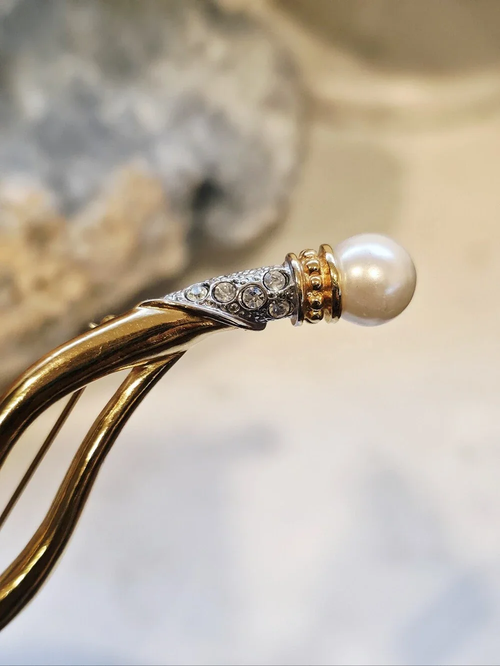 Vintage Avon Faux Pearl & Rhinestone Ribbon Brooch
